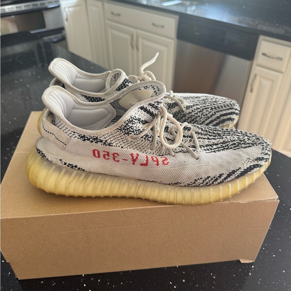 Yeezy Boost 350 V2 -Mens sneakers in Zebra main image 8